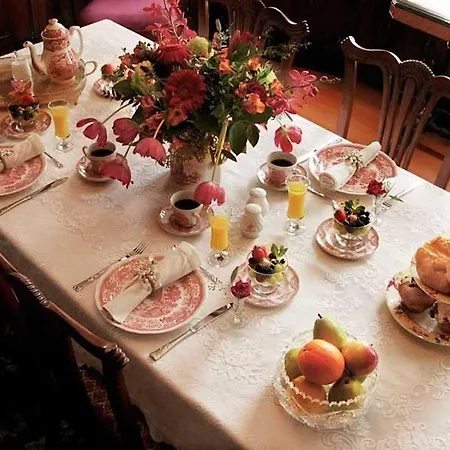 Fisher House Victoria Bed And Breakfast-3