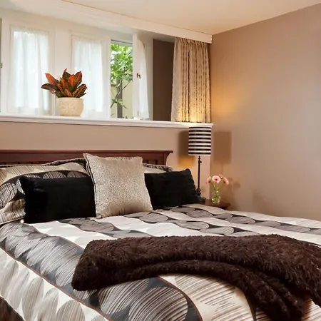 Abbeymoore Manor Bed & Breakfast Inn-3